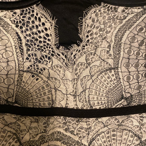 La Senza White & Black Lace Lingerie - Medium - Picture 4 of 10